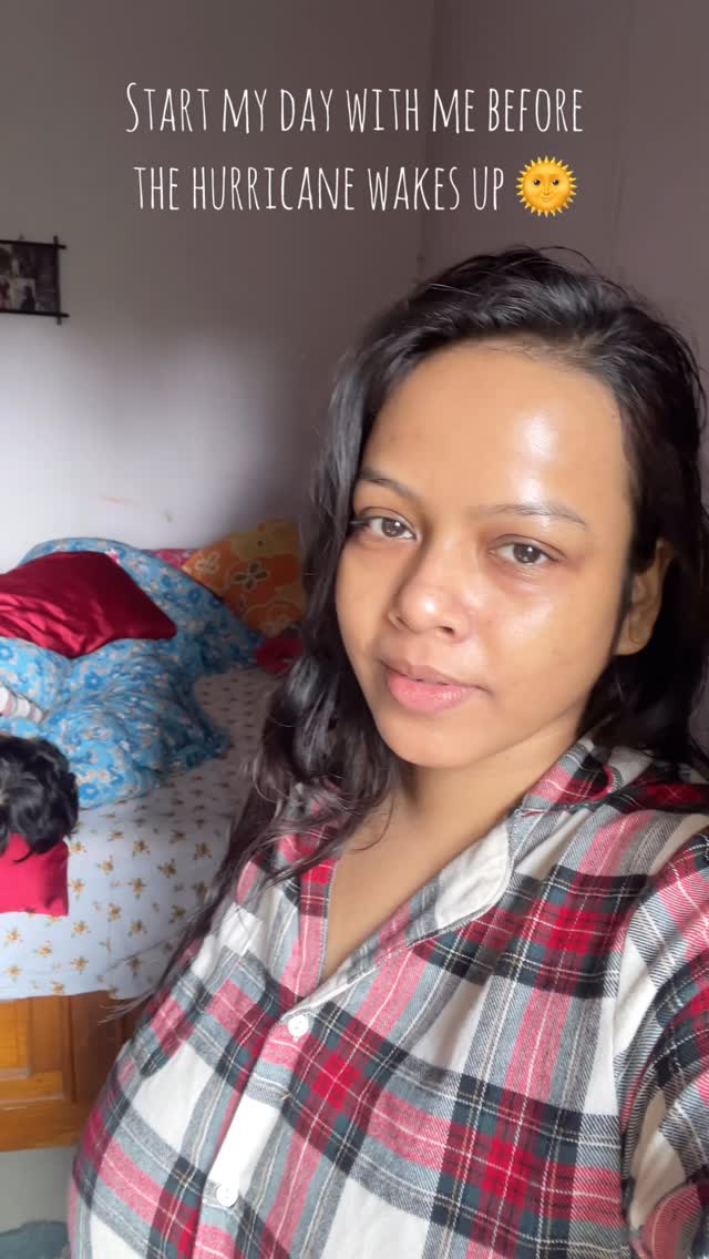 Most sunscreens are designed to protect skin from UV damage — and that’s where they stop.
What stood out to me about the @celimax.in Pore & Dark Spot Correcting Serum Sunscreen is that it goes a step further.

It uses a hybrid system of mineral and chemical UV filters, giving effective protection without the heaviness or white cast that many mineral sunscreens leave behind. What makes it especially interesting is the inclusion of Tranexamic Acid, an ingredient commonly used in pigmentation care, now thoughtfully formulated into a sunscreen.

So while your skin is protected during the day, it’s also being supported in addressing dark spots and uneven tone — something that often gets overlooked in daytime routines.

For anyone dealing with pigmentation, this feels like a more considered approach to daily sun protection.

Available at @beautybarnindia 

#skininfluencer #skincareroutine #kbeautyindia #kbeautyaddict #koreanskincareindia #koreanskincareproducts #koreanskincareaddict #kbeautyblogger #skincareregimen #sunscreeneveryday #sunscreenspf50 #skincarebloggerindia #kbeautyinfluencer #skincaretips