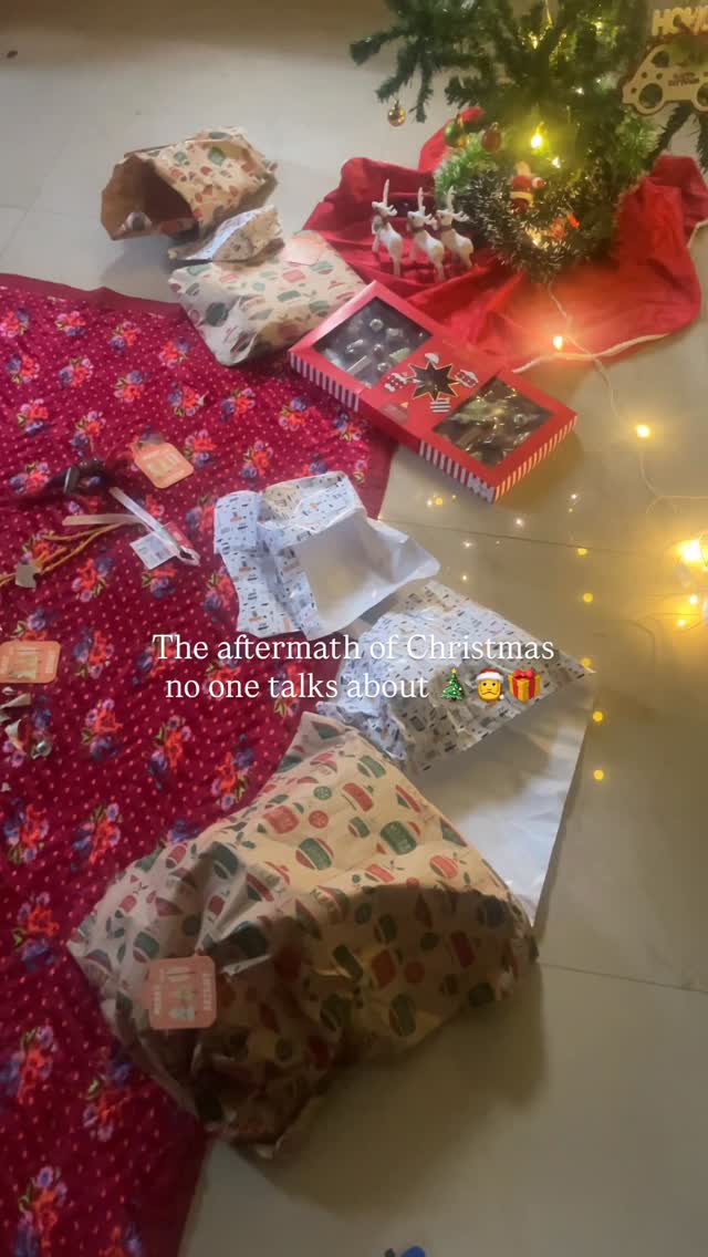 Aftermath of Christmas Day no one talks about 🥲🎁🎄🎅

#christmas2025 #christmasishere #christmasgifting #christmasishere #familylife #familylove #christmasinkolkata