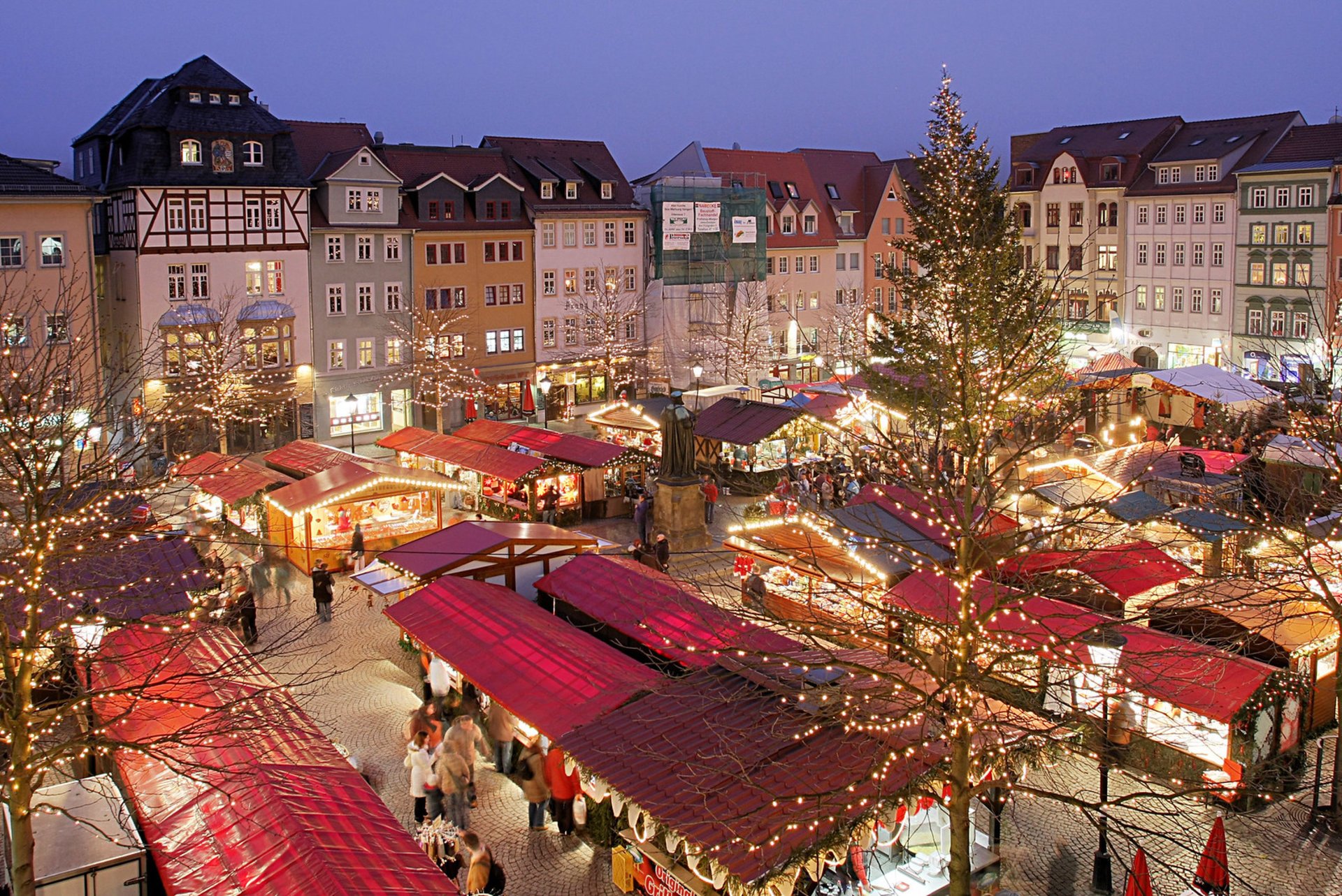 The 15 Best Christmas Markets Around the World (2025 guide) — where to go, what to see & travel tips